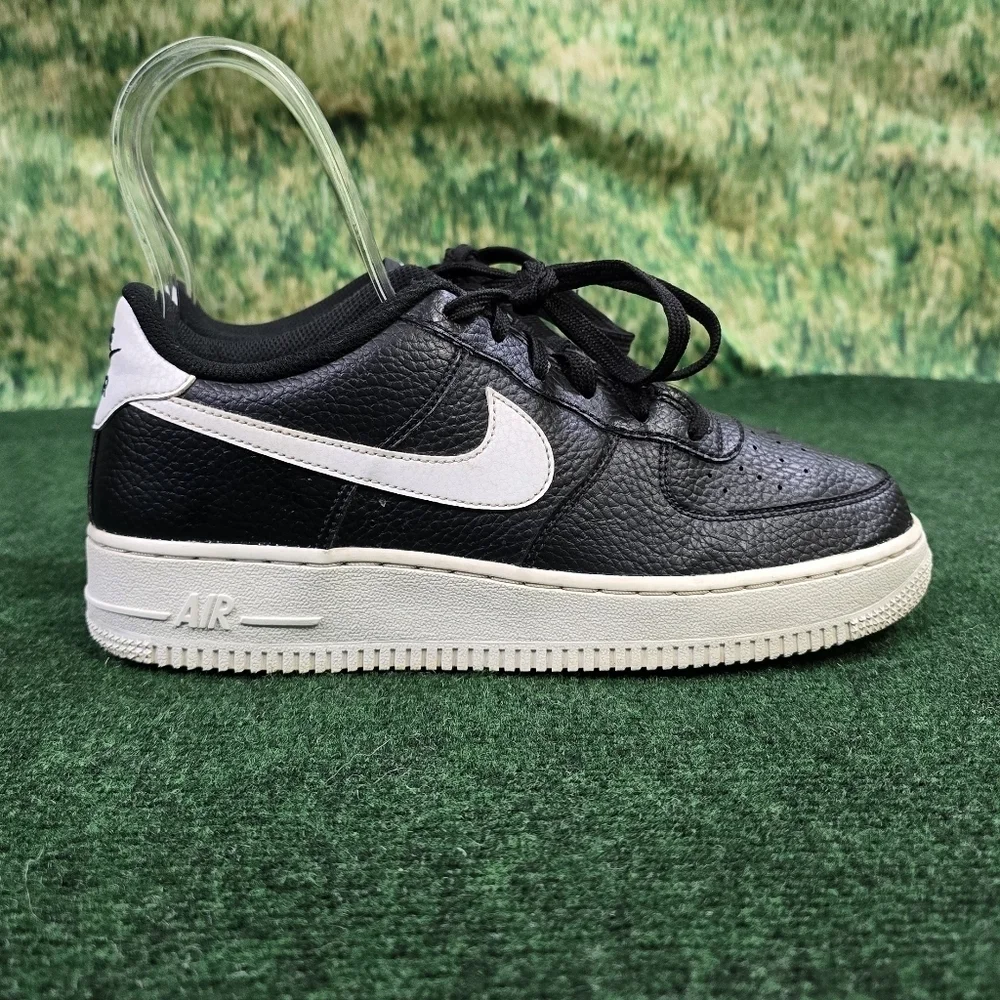 Nike | Air Force 1 '07 Low-Top Sneakers | Youth 7